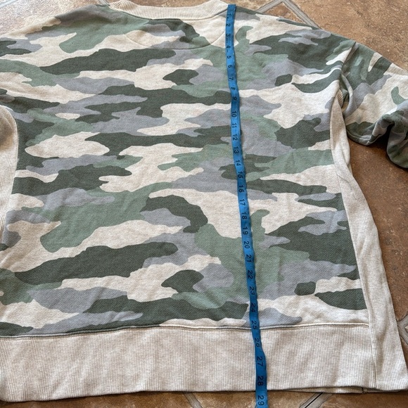 AERIE Camouflage Camo Crewneck Sweatshirt Long Sleeve Size Large Women’s - Picture 7 of 9